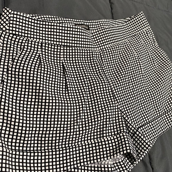 Express Shorts - Picture 4 of 6